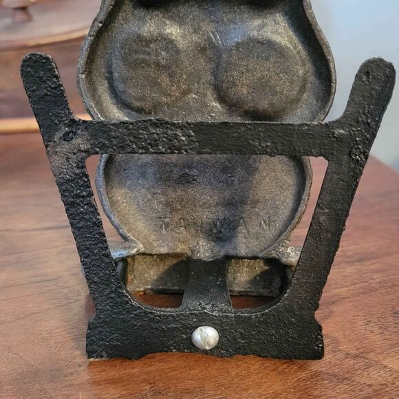 Wrought Iron Owl Napkin Holder Brown Eyes - Picture 3 of 6